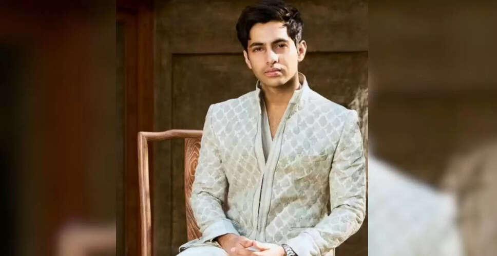 अगस्त्य नंदा की शिक्षा और फिल्मी करियर की शुरुआत