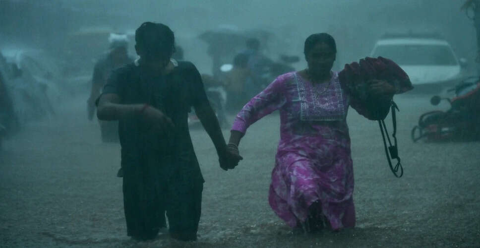 मुंबई में भारी बारिश के चलते स्कूल और कॉलेज बंद, प्रशासन हाई अलर्ट पर