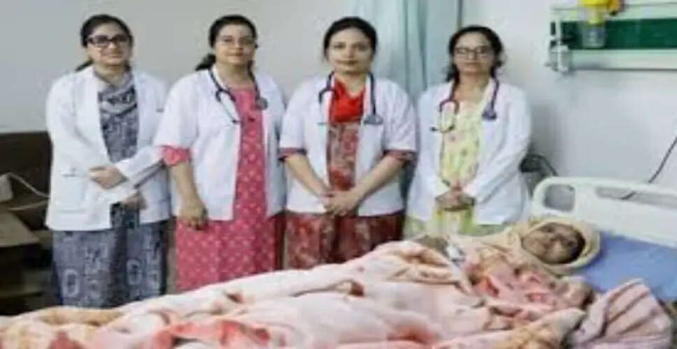 मुरादाबाद में चार बच्चों का सामान्य प्रसव, डॉक्टरों ने की सराहना