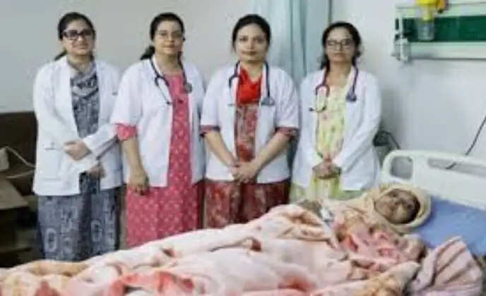 मुरादाबाद में चार बच्चों का सामान्य प्रसव, डॉक्टरों ने की सराहना