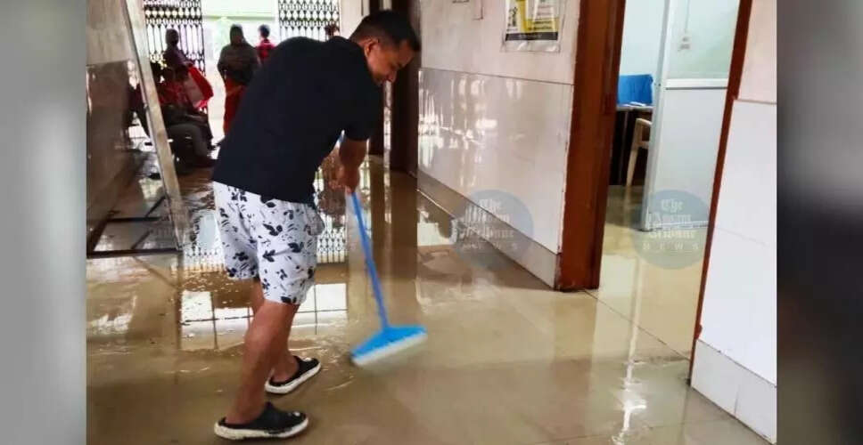 हैलाकांडी में बाढ़ से चिकित्सा सेवाएं प्रभावित, प्रशासन ने जारी की चेतावनी