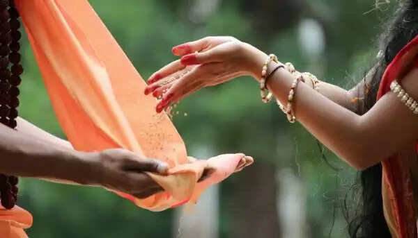 कर्ज से मुक्ति के लिए प्रभावी उपाय: जानें कैसे पाएँ राहत