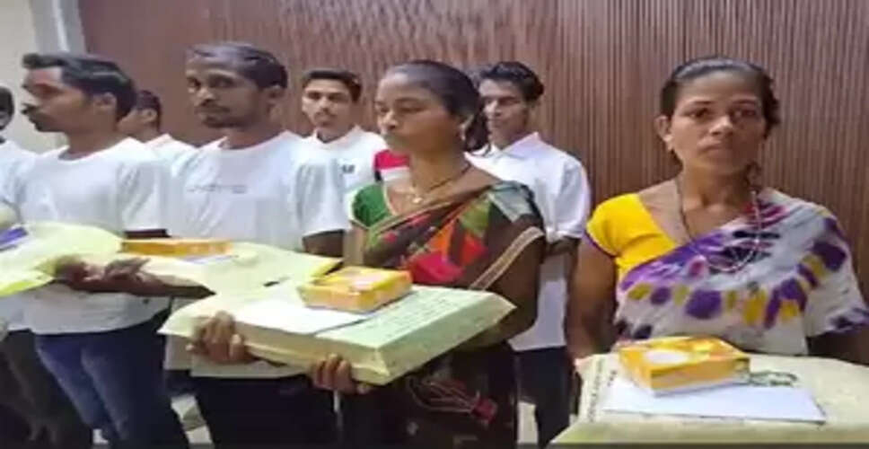 छत्तीसगढ़ के सुकमा में 9 नक्सलियों ने किया आत्मसमर्पण