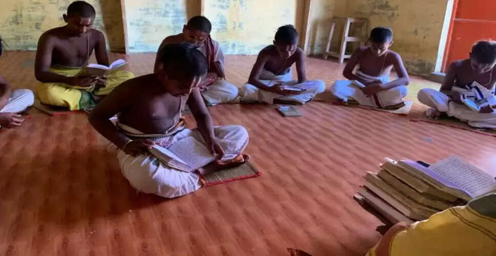 झंडेवाला देवी मंदिर: वेद शिक्षा और सामाजिक कार्यों का केंद्र