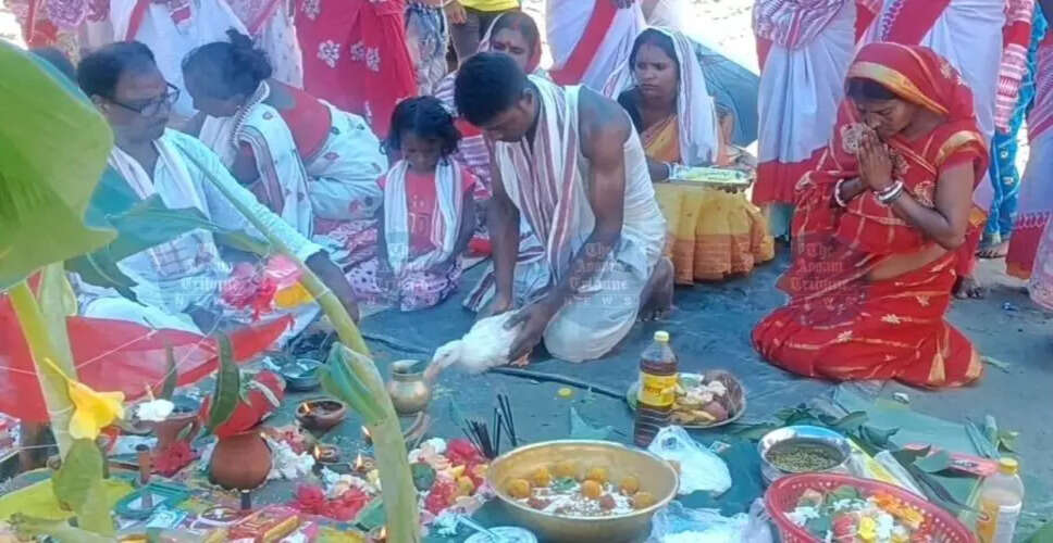ब्रह्मपुत्र के कहर से प्रभावित चाबुआ के लोग पूजा कर रहे हैं सुरक्षा के लिए