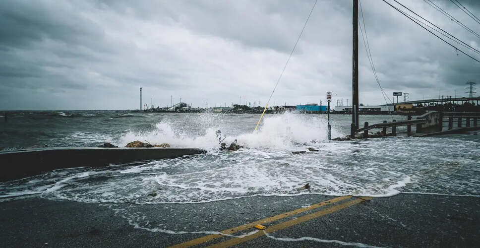 सैन एंटोनियो में भारी बारिश से बाढ़, 10 से अधिक सड़कें बंद