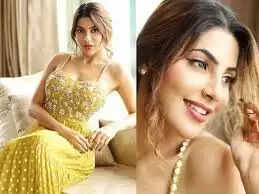 निक्की तंबोली का इवेंट लुक और सोशल मीडिया पर हंगामा