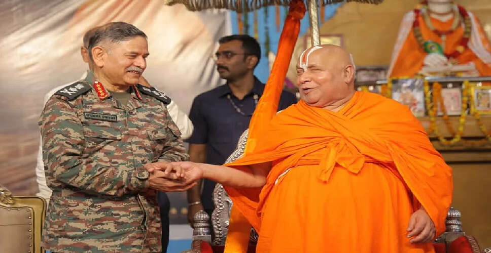 सेना प्रमुख जनरल द्विवेदी का चित्रकूट में आध्यात्मिक गुरु से आशीर्वाद और पीओके पर चर्चा