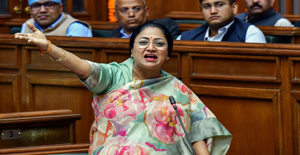 दिल्ली के निवासियों के जीवन स्तर में सुधार पर चर्चा करते मोदी