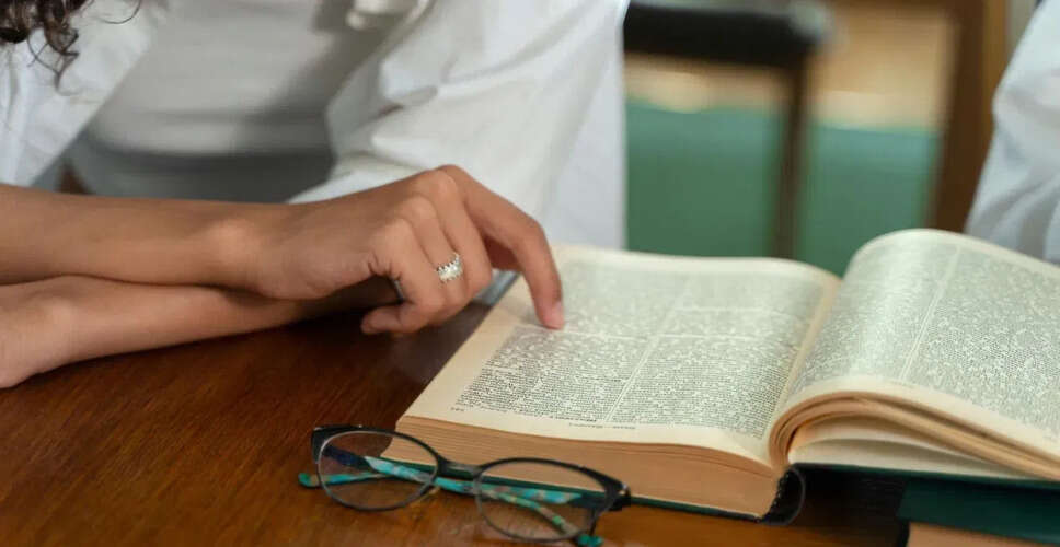 कैम्ब्रिज डिक्शनरी ने 2025 का वर्ड ऑफ द ईयर 'पैरासोशल' चुना