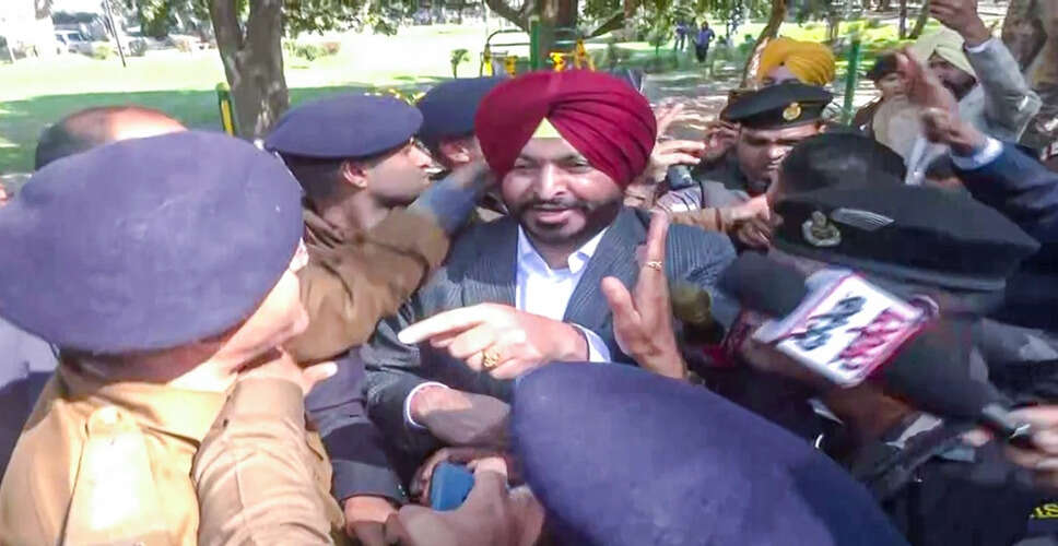 रवनीत बिट्टू ने राहुल गांधी की 'गद्दार' टिप्पणी पर कड़ी प्रतिक्रिया दी