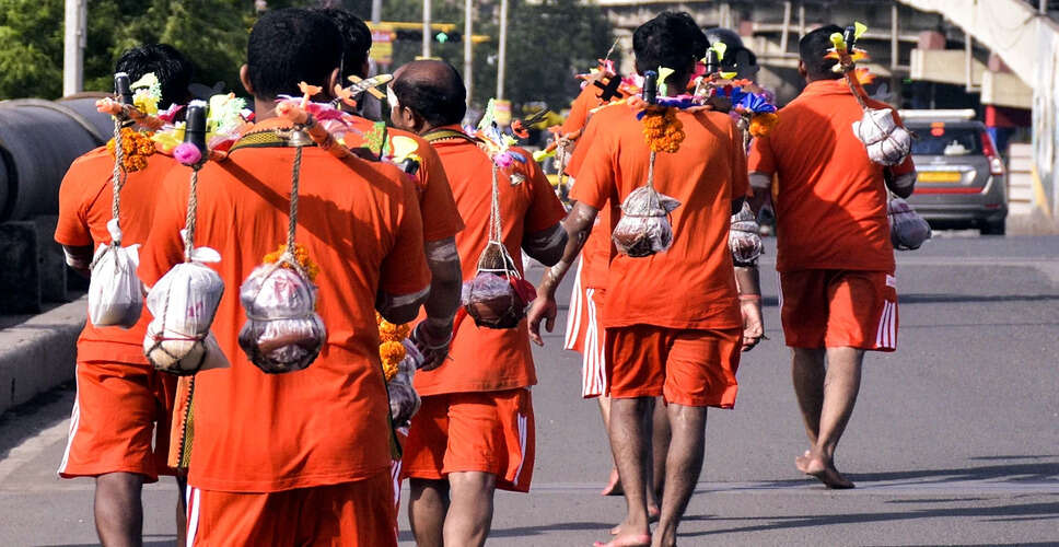 झारखंड में कांवड़ियों की बस-ट्रक टक्कर में 18 की मौत