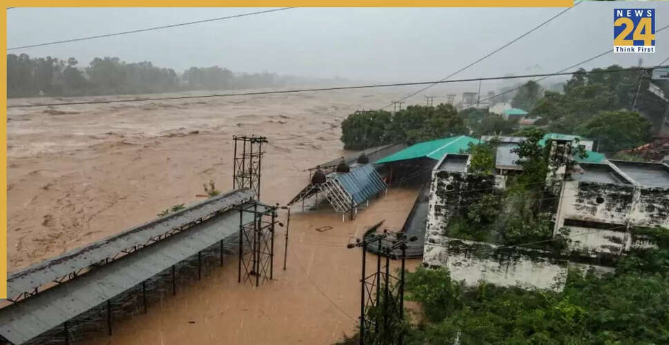 जम्मू-कश्मीर में बारिश के कारण फिर से आपदा, 38 श्रद्धालुओं की मौत