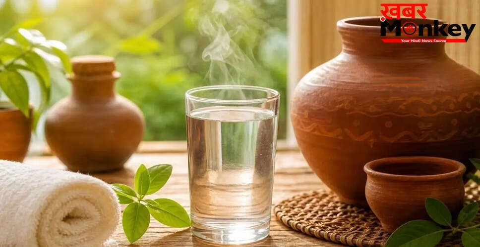गर्मी में गर्म पानी पीने के फायदे और सावधानियाँ