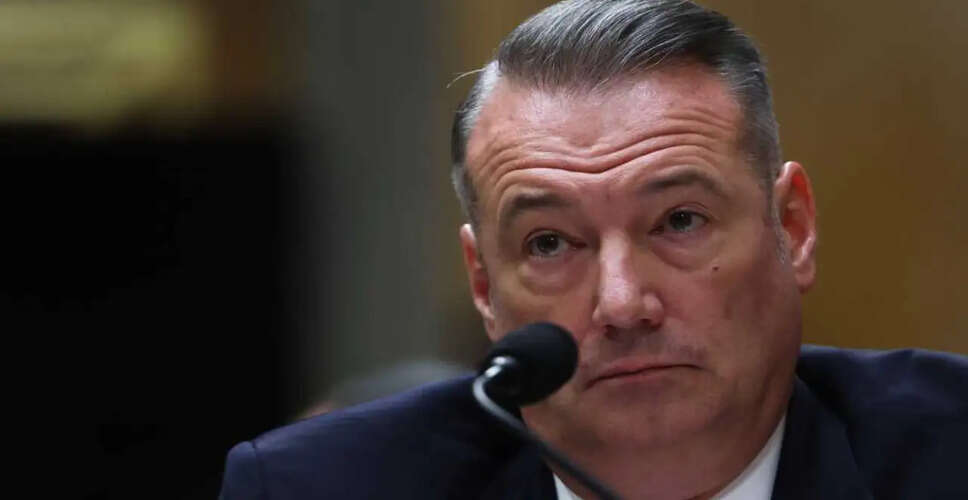 टॉड लायंस का ICE से इस्तीफा: प्रवासन नीति में बदलाव