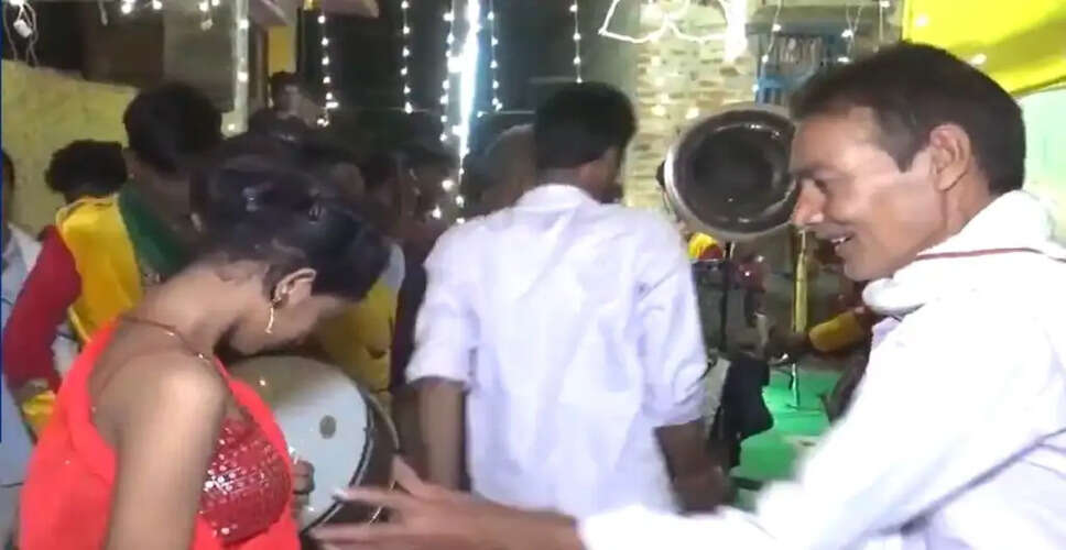 बिहार में वायरल वीडियो: लड़की के साथ बदतमीजी करने वाले शख्स पर कार्रवाई की मांग