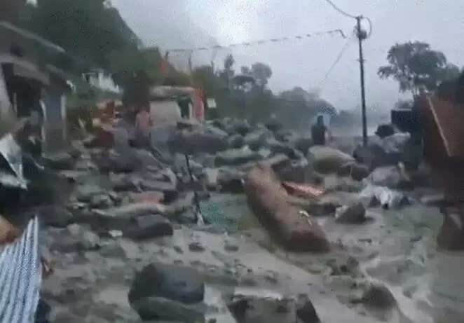 उत्तराखंड में बादल फटने से भारी तबाही, राहत कार्य जारी