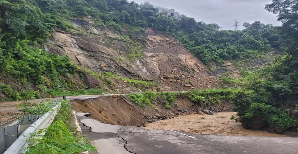 नागालैंड में भूस्खलन से प्रभावित राष्ट्रीय राजमार्ग का निरीक्षण