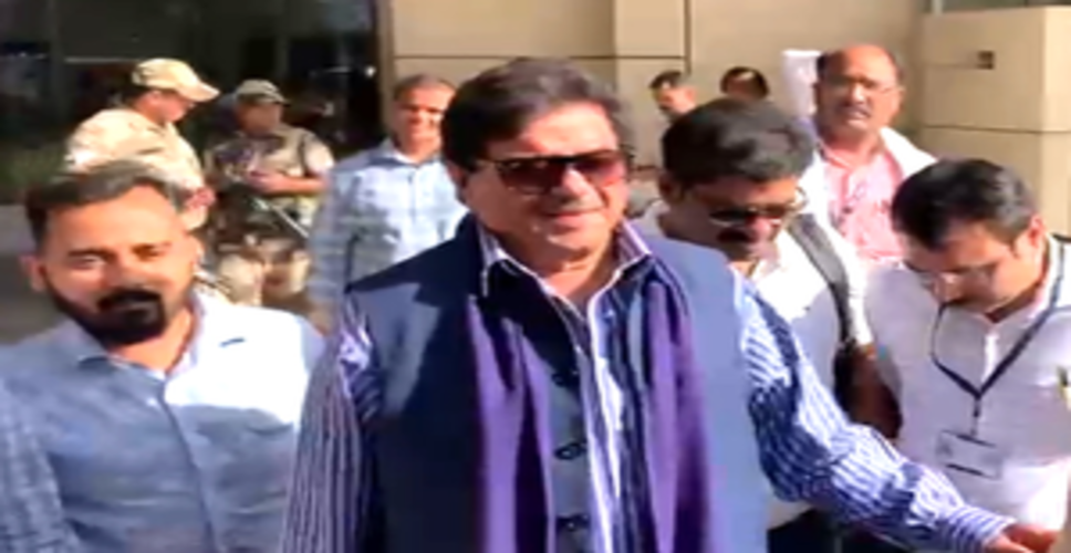 पटना पहुंचे शत्रुघ्न सिन्हा ने कहा, 400 पार की बात करने वाले डेढ़, पौने दो सौ सीटें ही जीत पाएंगे