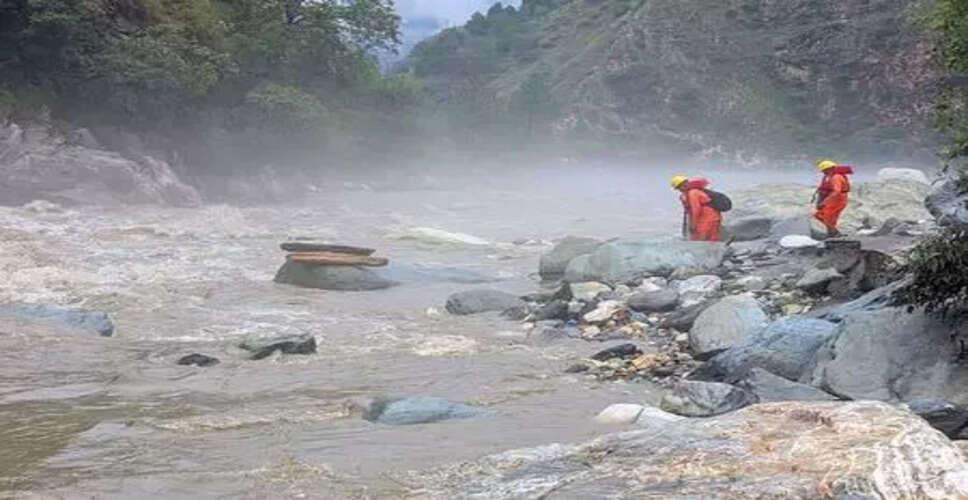 हिमाचल प्रदेश में बादल फटने से लापता 34 लोगों की खोज जारी