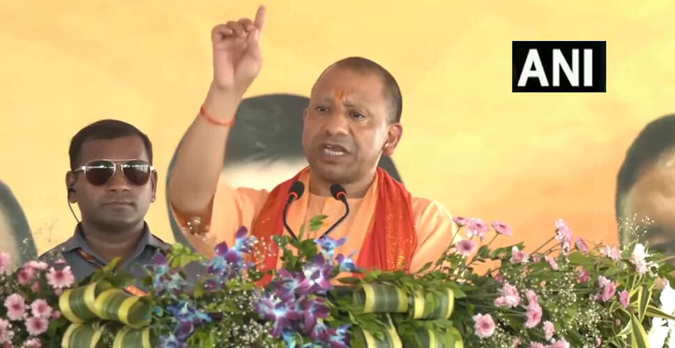योगी आदित्यनाथ ने गोरखनाथ मंदिर में जनता दर्शन में शिकायत निवारण पर जोर दिया