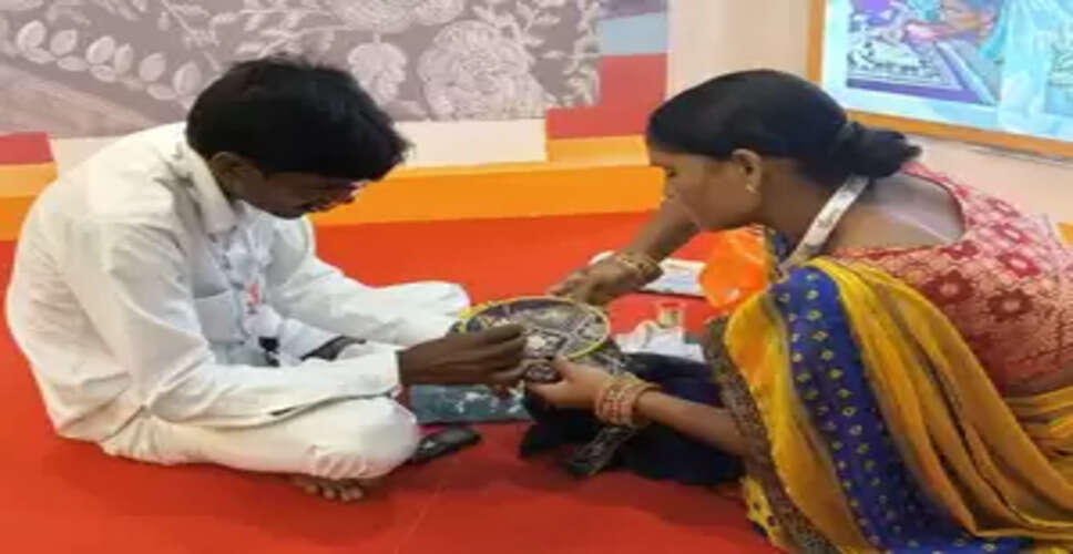 दुनियाभर में मशहूर सीतापुर की कारीगरी, दो मीटर कपड़े पर कढ़ाई में लगते हैं 10 घंटे