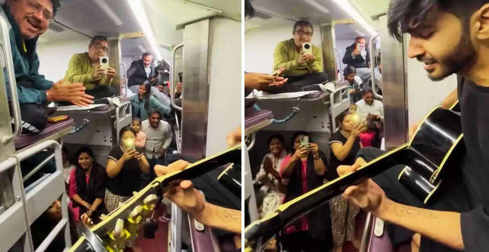 युवक का गिटार पर गाना, ट्रेन में बना लाइव कॉन्सर्ट