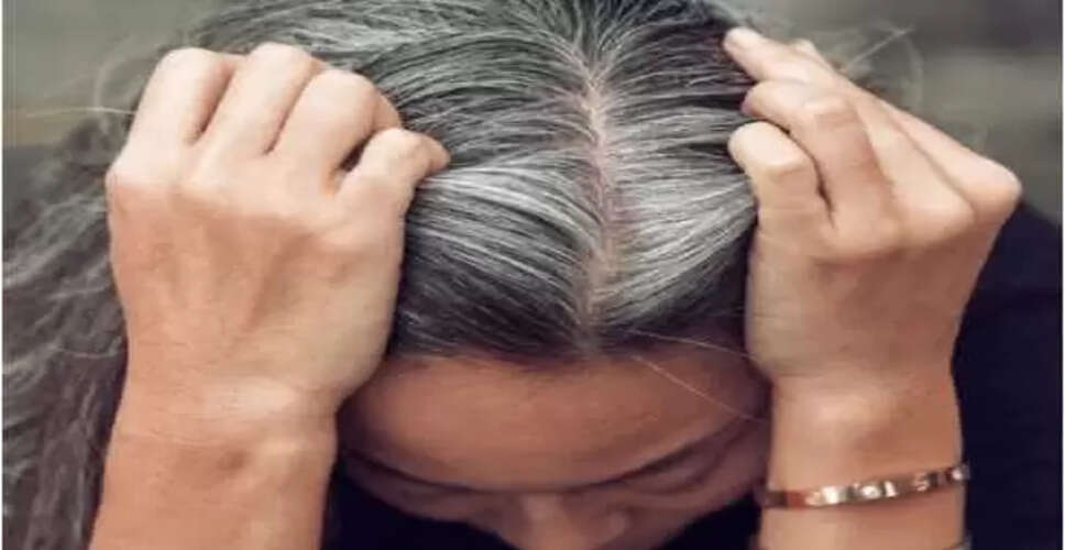 सफेद बालों से छुटकारा पाने के लिए प्राकृतिक उपाय
