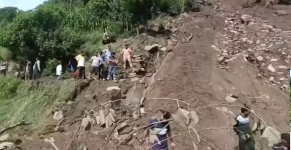 जम्मू-कश्मीर में भूस्खलन और बादल फटने से 10 लोगों की मौत