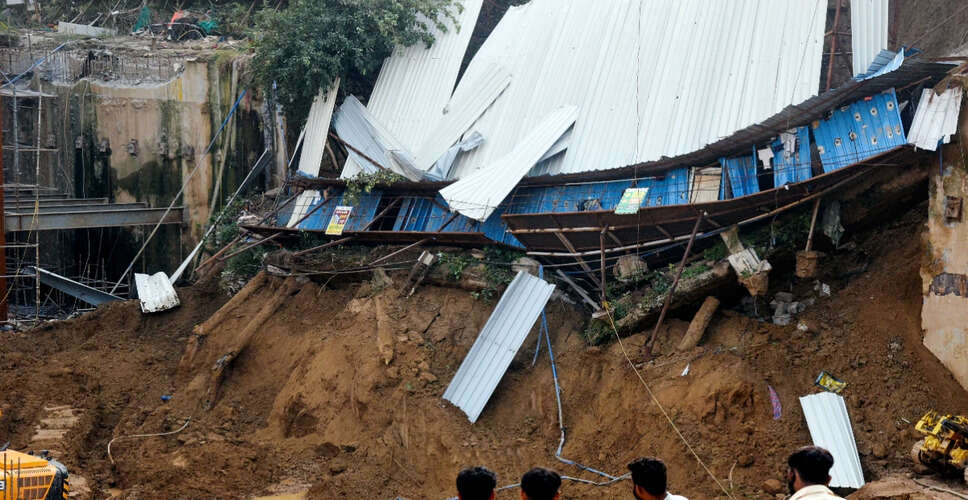 फतेहपुर में मिट्टी के टीले के ढहने से तीन लोगों की जान गई