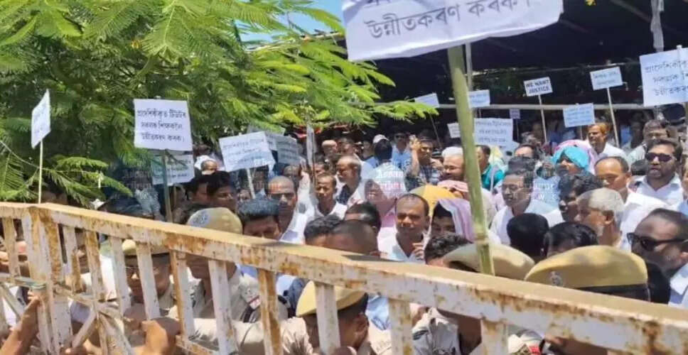 गुवाहाटी में शिक्षकों का बड़ा प्रदर्शन, मांगें पूरी करने की अपील