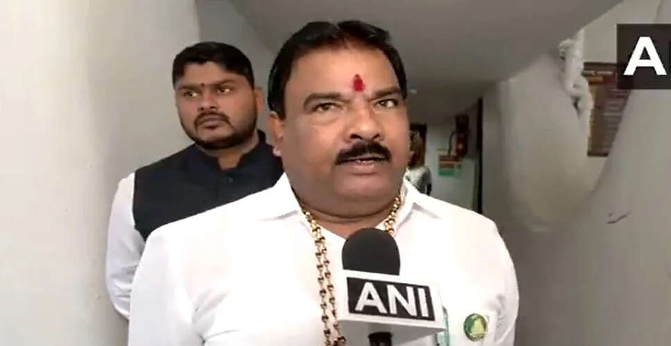 शिवसेना विधायक संजय गायकवाड़ का कैंटीन कर्मचारी पर हमला, विवाद बढ़ा