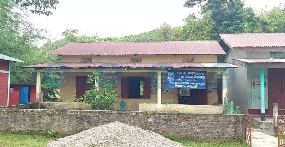 बोंगाईगांव में काला गुरु बिष्णु प्रसाद राभा द्वारा प्राथमिक विद्यालय का पुनरुद्धार