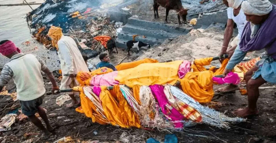 काशी में शवों के दाह संस्कार की अनोखी परंपराएं