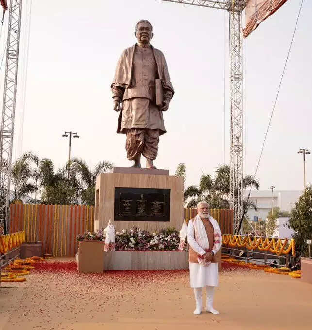 गुवाहाटी में नए हवाई अड्डे का उद्घाटन, मोदी ने की विकास की बात