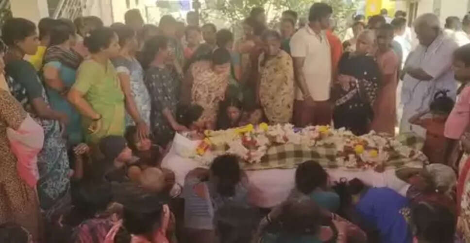 कर्नाटक में भगदड़ में मरने वालों का शव उनके घर पहुंचा, परिजनों का बुरा हाल