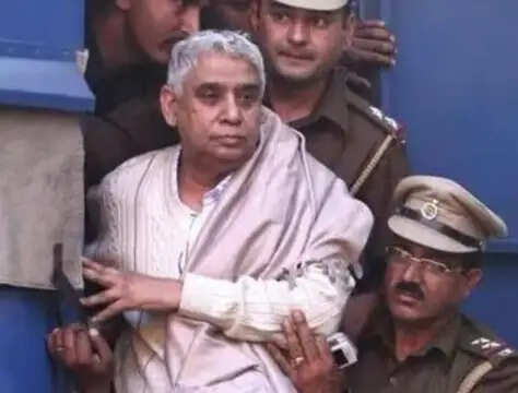 रामपाल की रिहाई: 11 साल बाद जेल से बाहर आए स्वयंभू संत