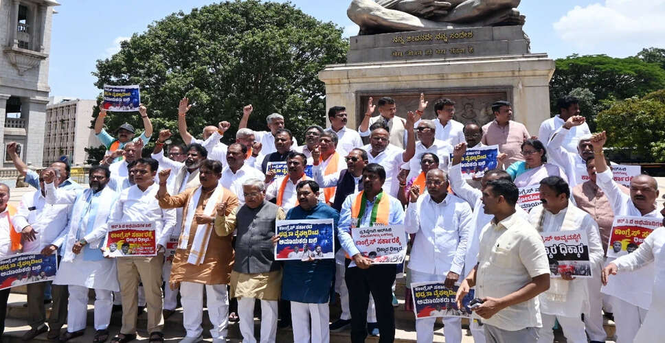 कर्नाटक में भगदड़ पर विपक्ष की तीखी प्रतिक्रिया, मुआवजे की मांग