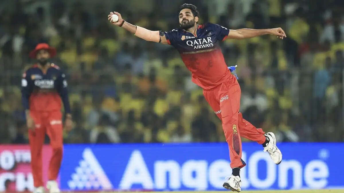 भुवनेश्वर कुमार ने टी20 में बनाया नया रिकॉर्ड, बने पहले भारतीय तेज गेंदबाज