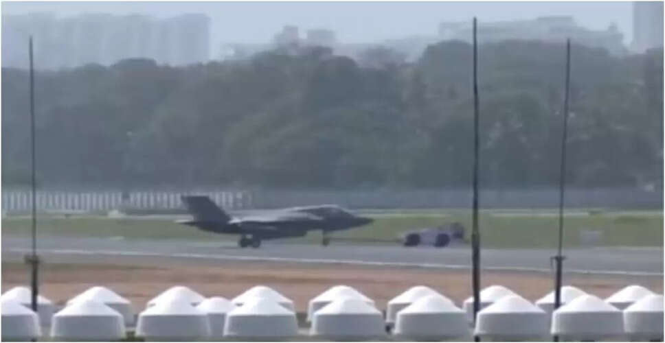 ब्रिटिश F-35B जेट को थिरुवनंतपुरम में हैंगर में स्थानांतरित किया गया