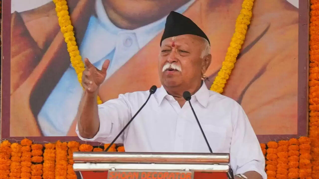 RSS की शताब्दी वर्षगांठ: मोहन भागवत का संबोधन और पूर्व राष्ट्रपति की उपस्थिति