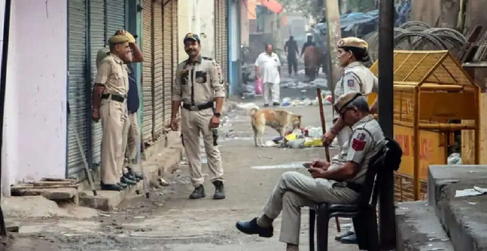 दिल्ली में सेना अधिकारी और उनके बेटे पर हमला, दो गिरफ्तार