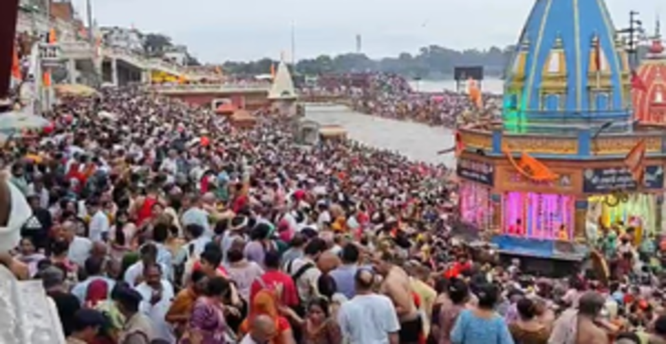 हरिद्वार में सोमवती अमावस्या के अवसर पर लाखों श्रद्धालुओं ने किया स्नान, चप्पे-चप्पे पर कड़ा पहरा