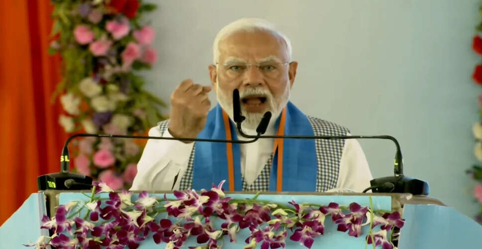 प्रधानमंत्री मोदी ने सिवान में विकास योजनाओं का उद्घाटन किया