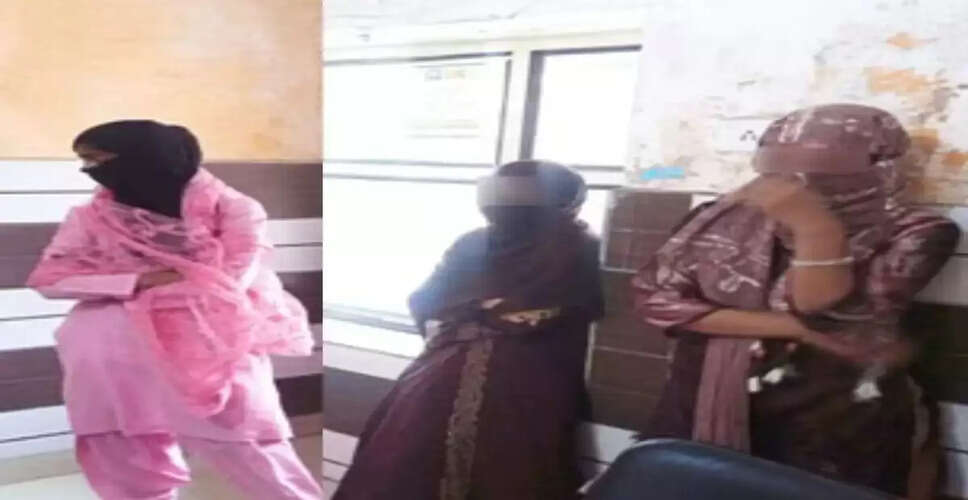 अलीगढ़ में पुलिस ने तीन होटलों पर छापा, युवक-युवती आपत्तिजनक स्थिति में पकड़े गए