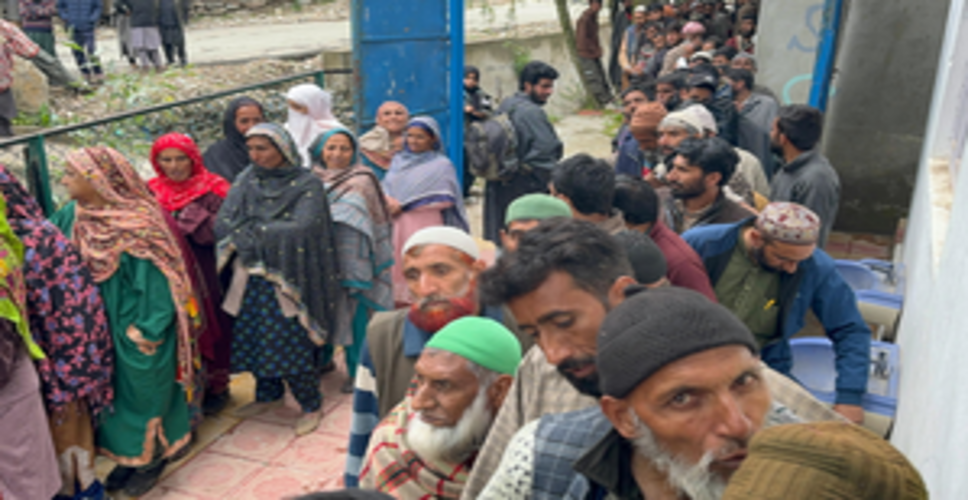 श्रीनगर में भारी मतदान, कश्मीरियों ने इसे लोकतंत्र के सबसे बड़े उत्सव के रूप में मनाया
