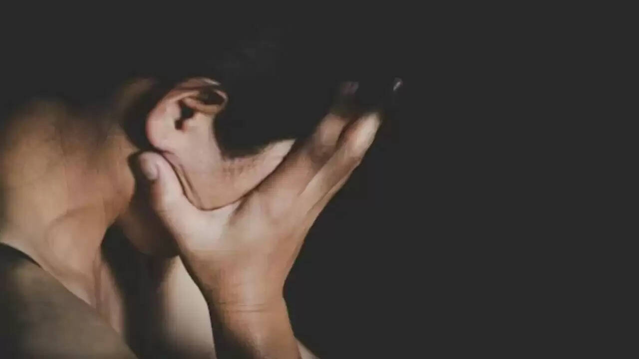 महिला अधिकारी से यौन शोषण मामले में सात अधिकारियों का निलंबन