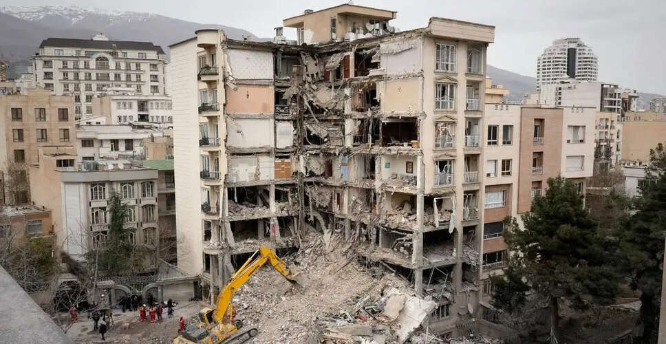 ईरान और अमेरिका के बीच युद्ध पर विरोधाभासी बयान