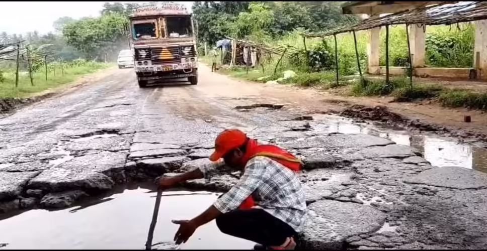 ग्रामीणों की सड़क की बदहाली पर चेतावनी: आंदोलन की तैयारी