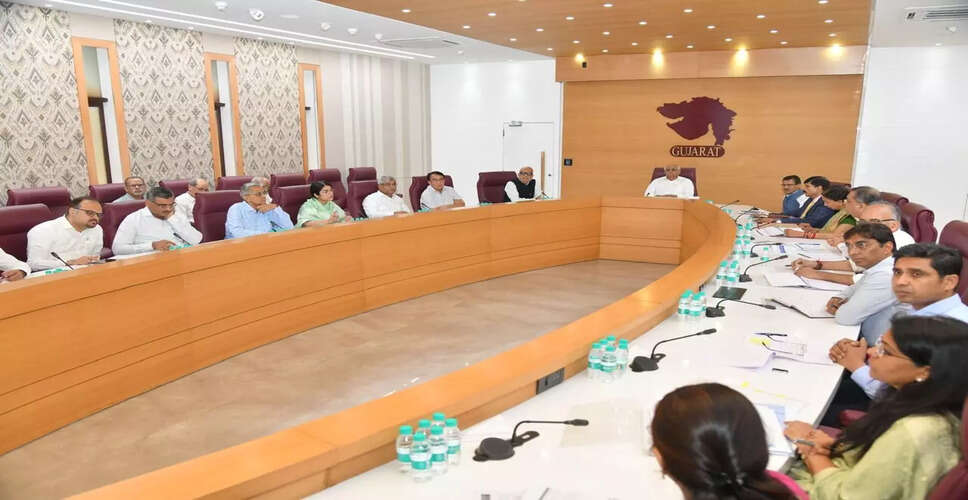 गुजरात में विकास परियोजनाओं की समीक्षा बैठक में मुख्यमंत्री ने दी दिशा-निर्देश
